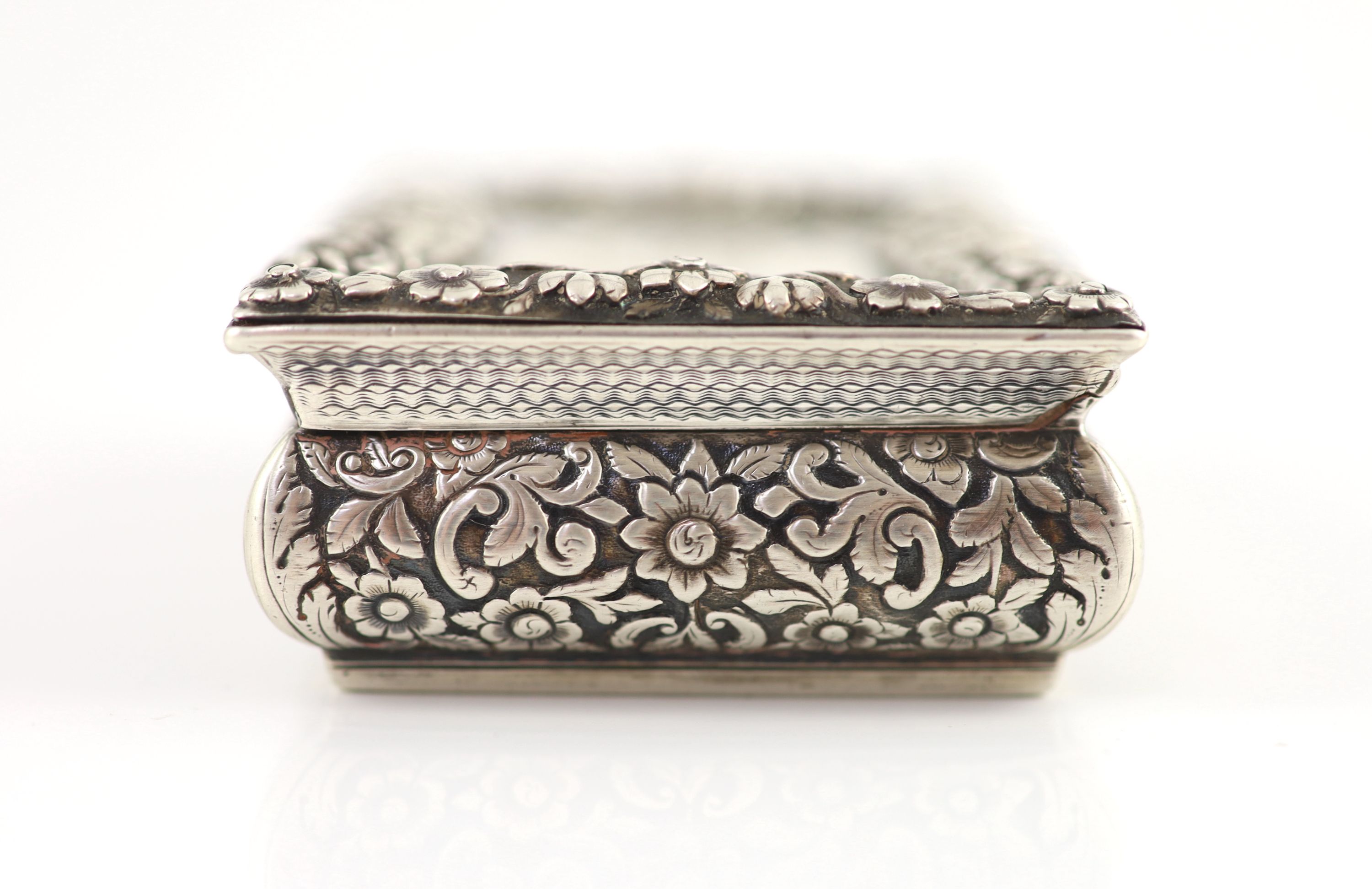 An early Victorian silver table snuff box, by Nathaniel Mills